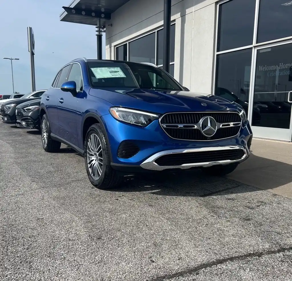 2026 Mercedes-Benz GLC GLC 300's photo