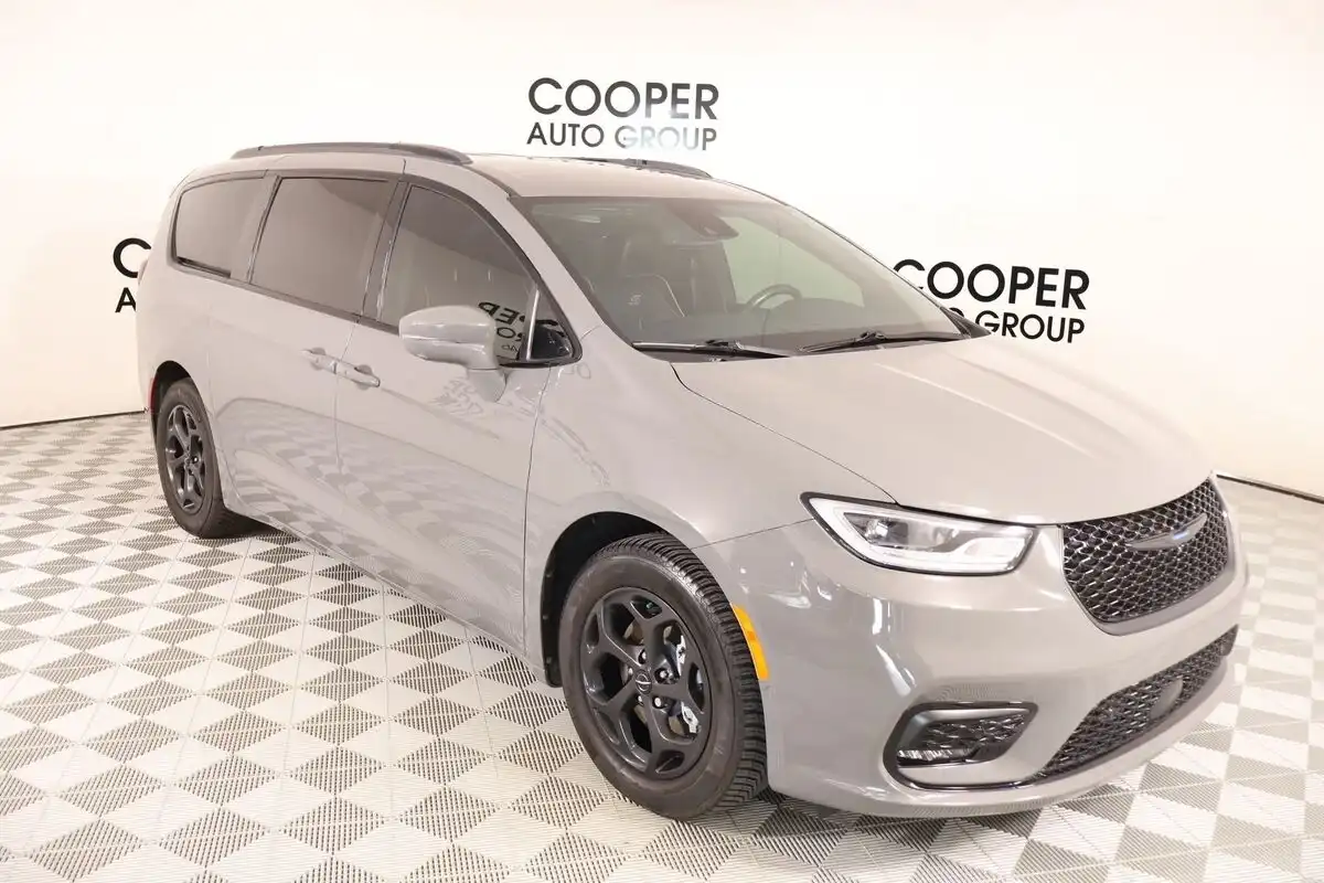 2021 Chrysler Pacifica Hybrid Limited Hybrid's photo