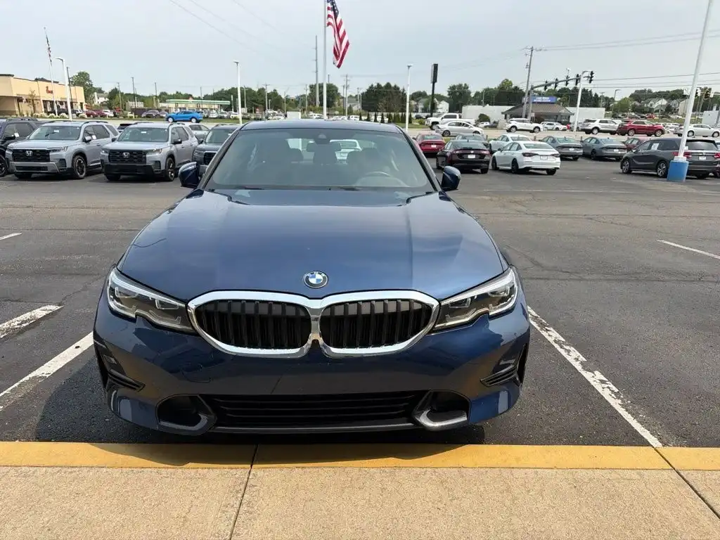 2021 BMW 3 Series 330i xDrive Sedan's photo