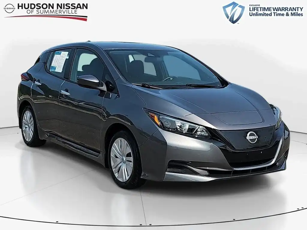 2025 Nissan Leaf S's photo