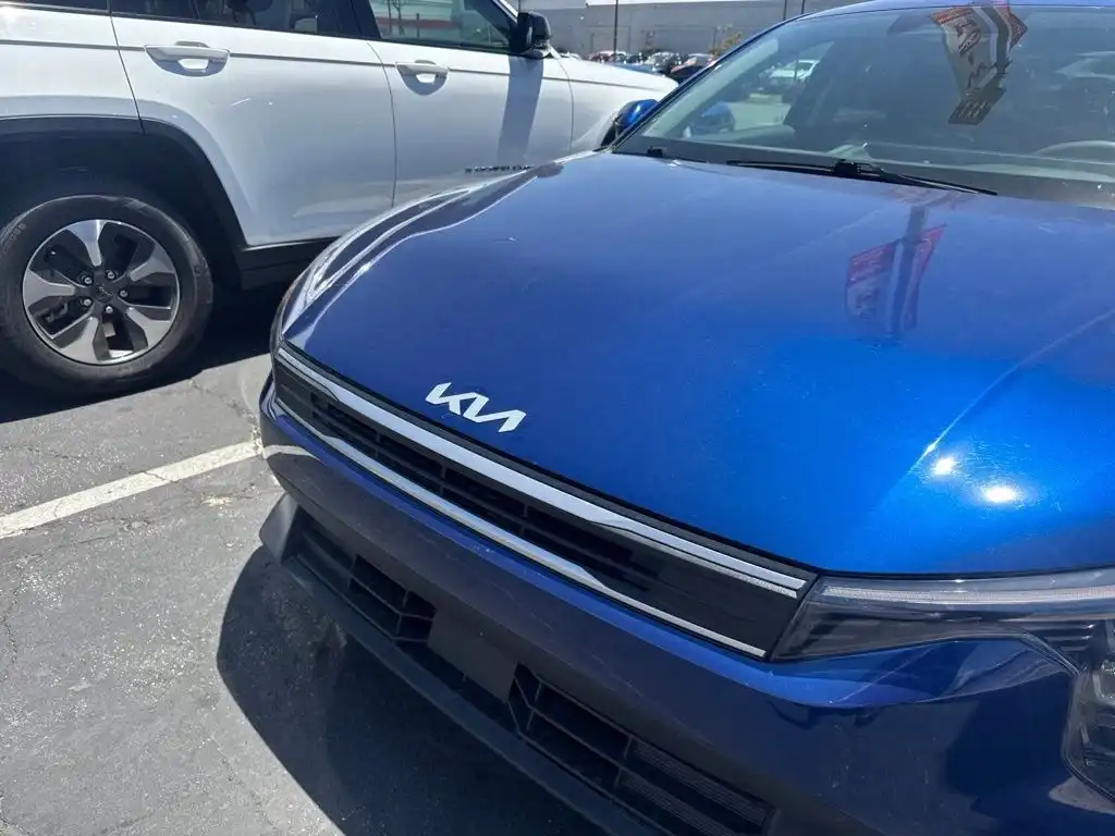 2025 Kia K4 LXS AT's photo