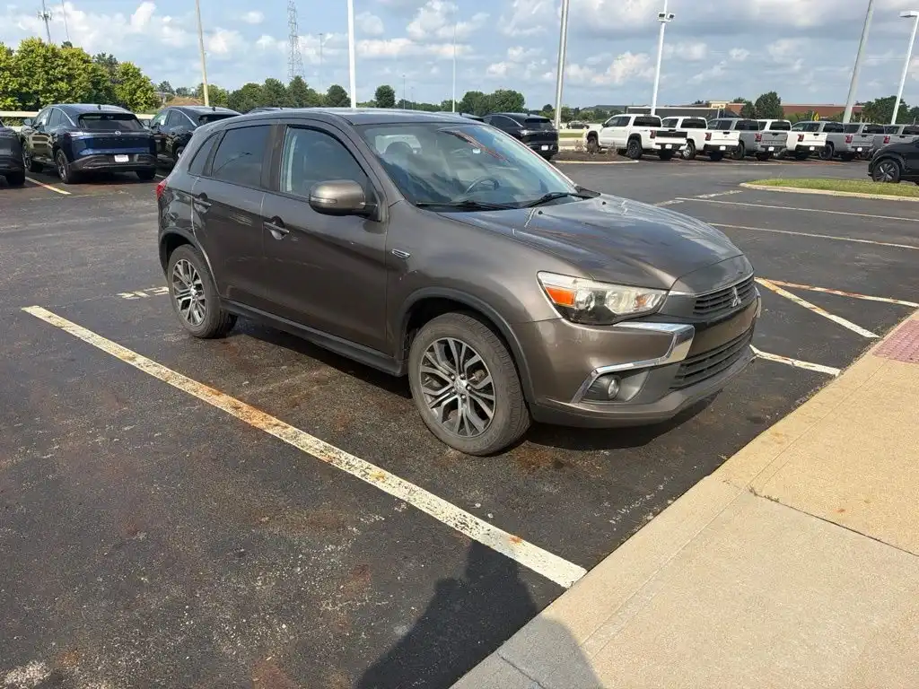 2016 Mitsubishi Outlander Sport 2.0 ES 2WD CVT's photo
