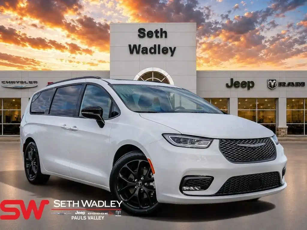 2025 Chrysler Pacifica Limited's photo