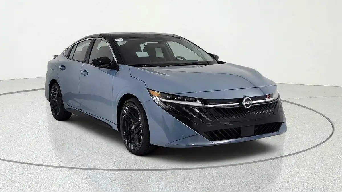 2026 Nissan Sentra SR CVT's photo