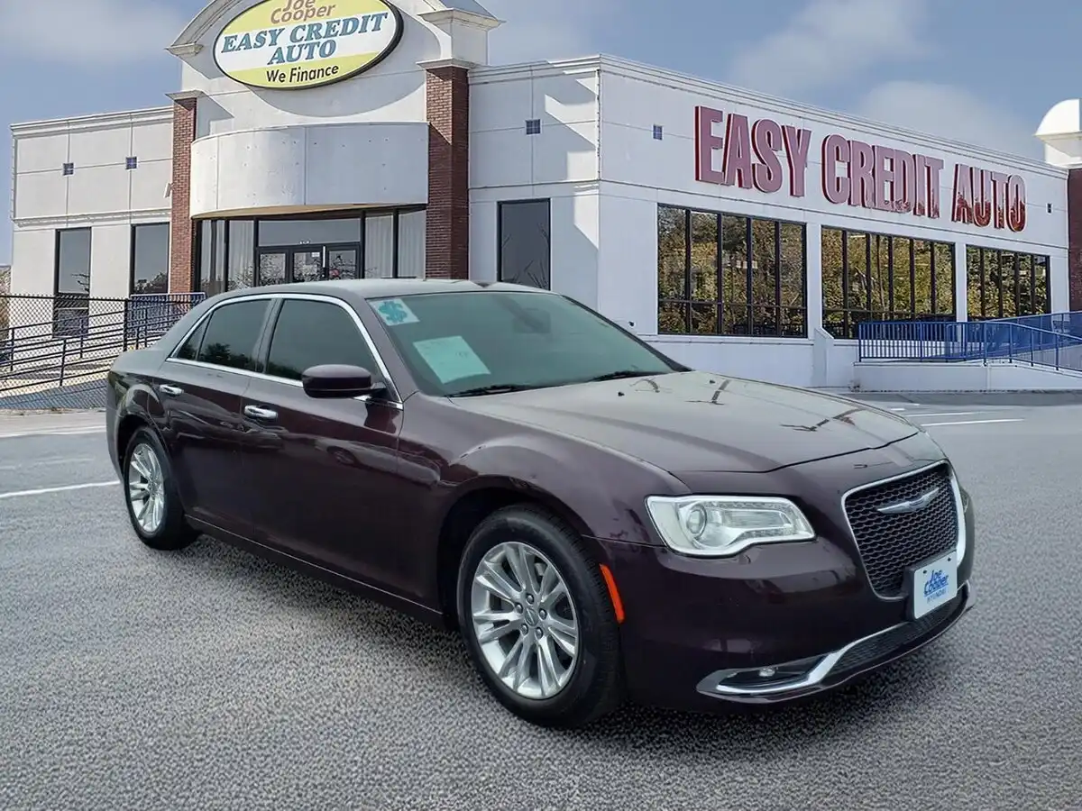 2020 Chrysler 300 Touring's photo