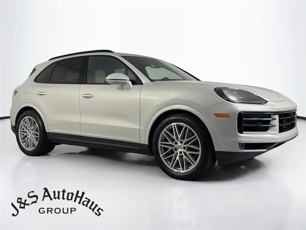 2024 Porsche Cayenne Base's photo