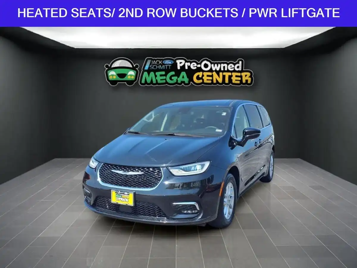 2024 Chrysler Pacifica Touring L's photo