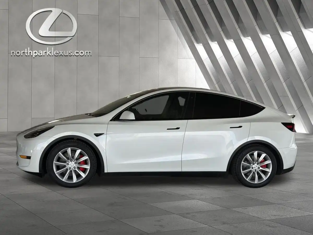 2022 Tesla Model Y Performance Dual Motor All-Wheel Drive's photo