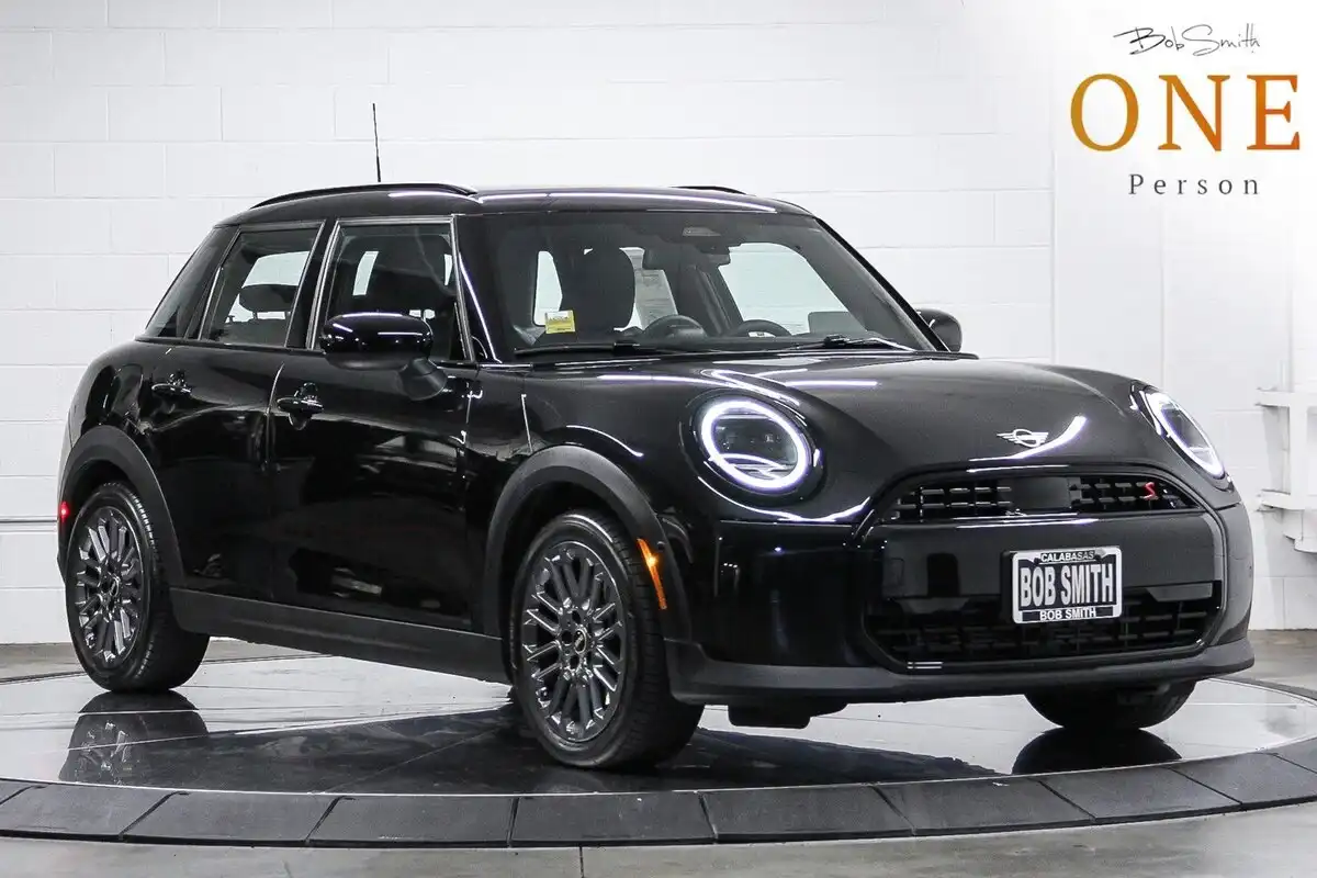 2026 MINI Hardtop Cooper S Signature's photo
