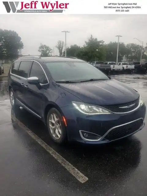 2020 Chrysler Pacifica Limited's photo
