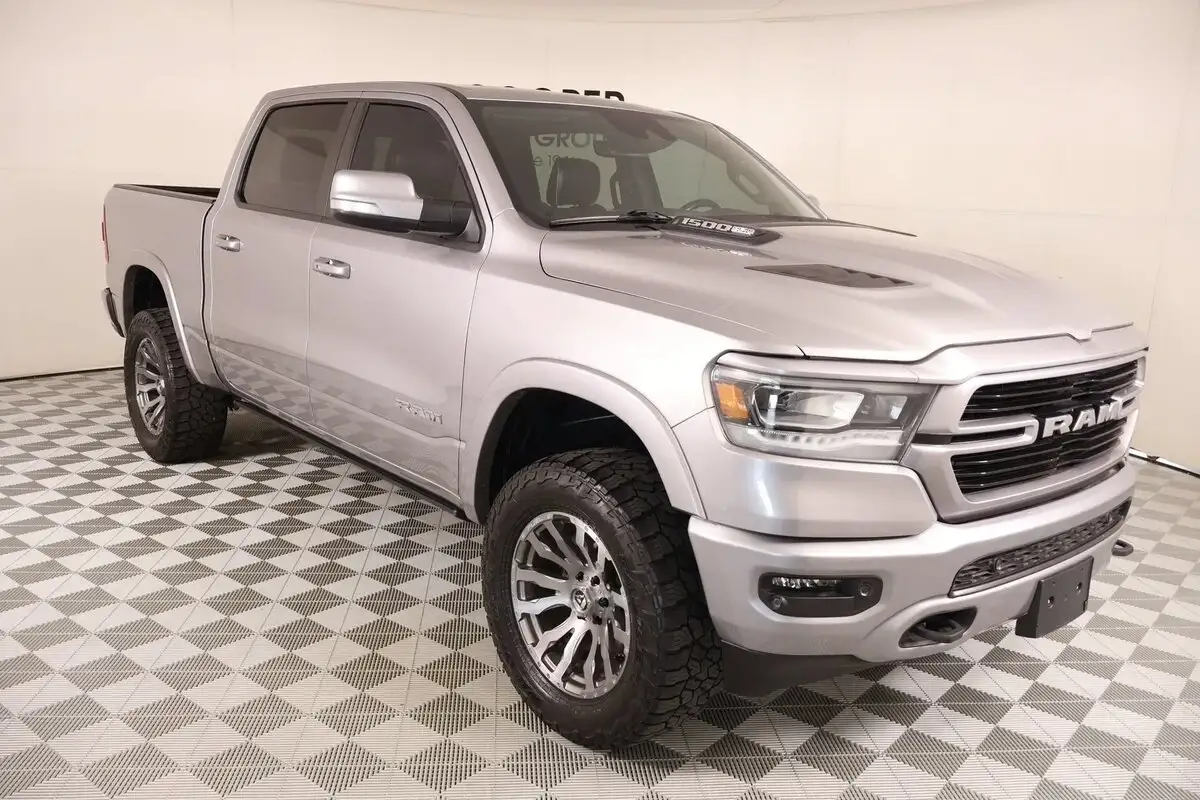 2022 RAM 1500 Laramie 4x4 Crew Cab 5'7's photo
