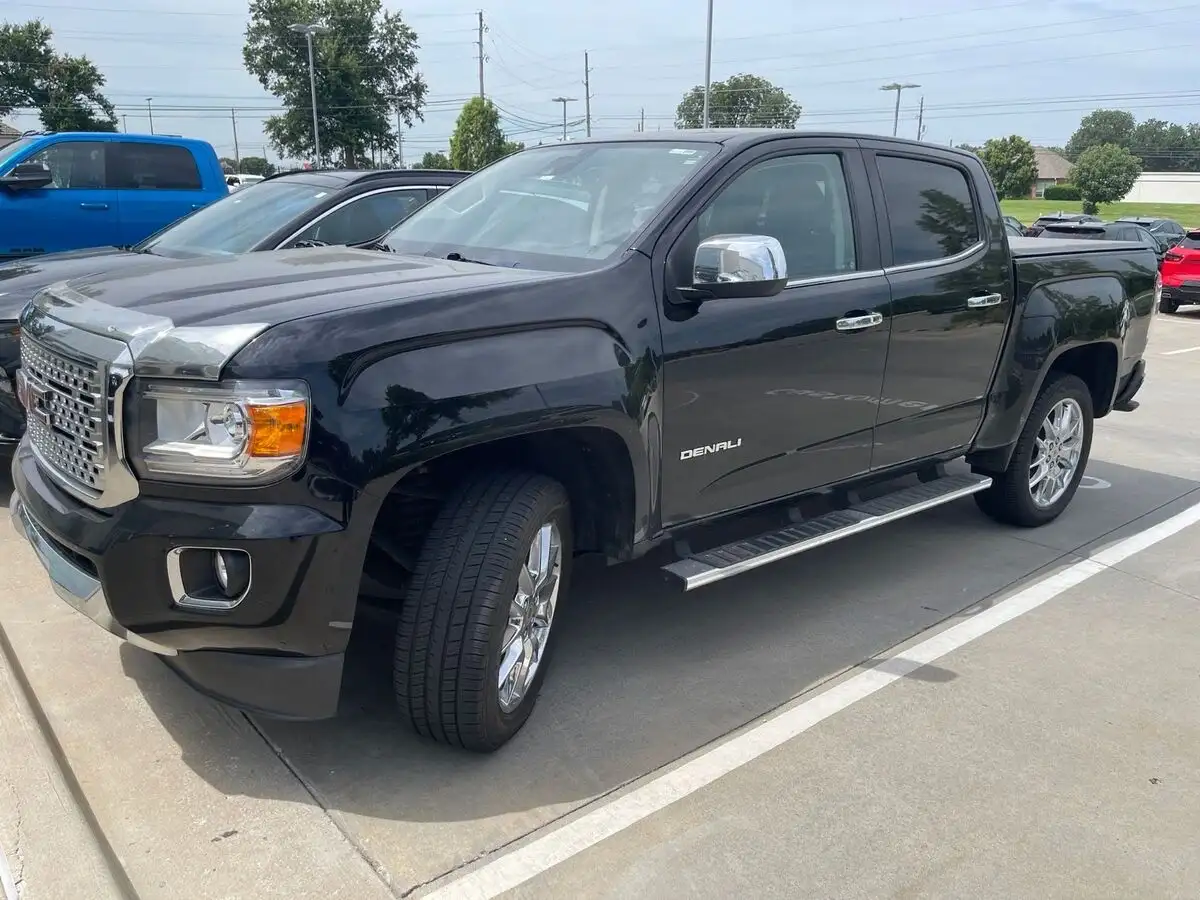 2019 GMC Canyon 4WD Denali Crew Cab Short Box's photo
