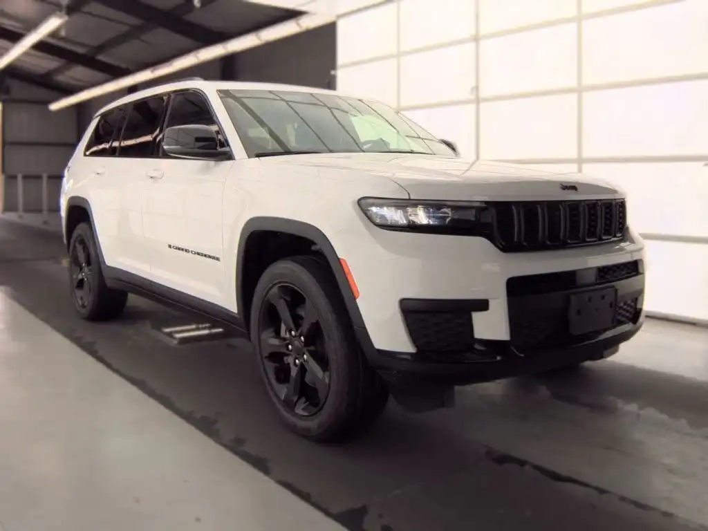 2023 Jeep Grand Cherokee L Altitude 4x4's photo