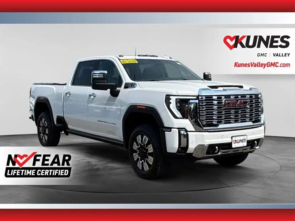 2025 GMC Sierra 4WD Crew Cab Standard Box Denali's photo