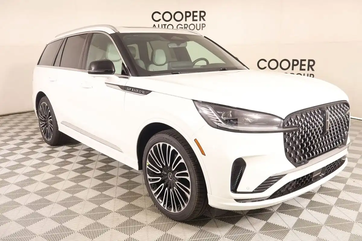 2027 Lincoln Aviator Black Label AWD's photo