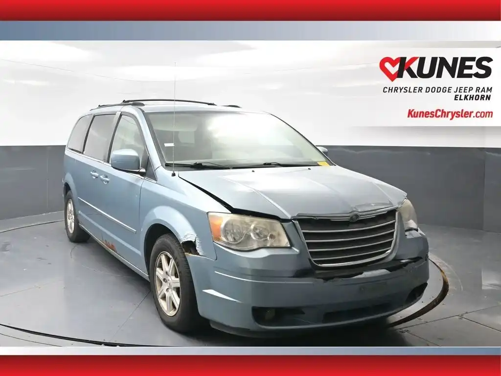 2009 Chrysler Town & Country Touring's photo