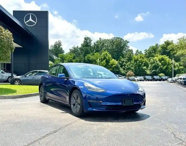 2023 Tesla Model 3 Base's photo