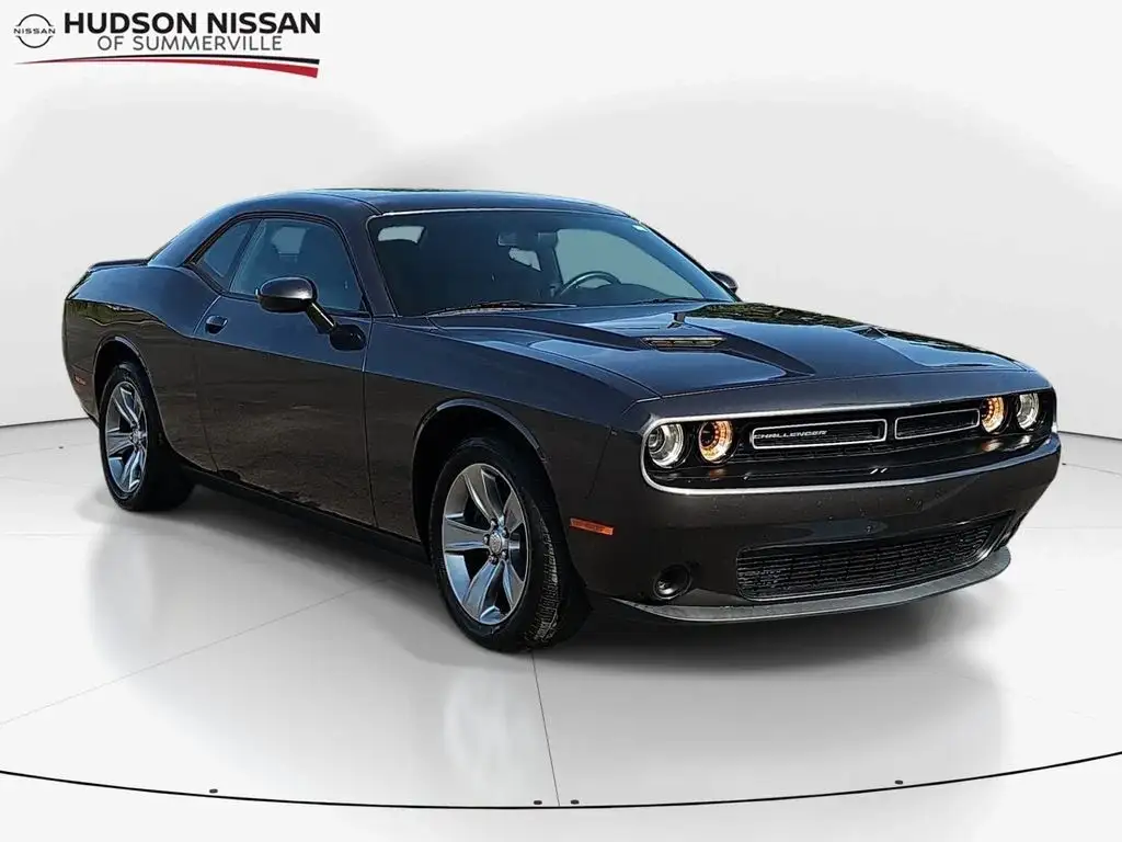 2019 Dodge Challenger SXT Auto's photo