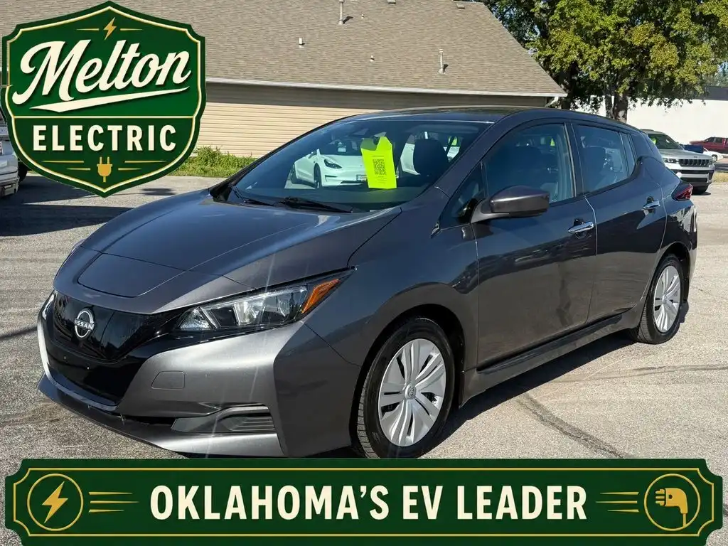 2025 Nissan Leaf S's photo