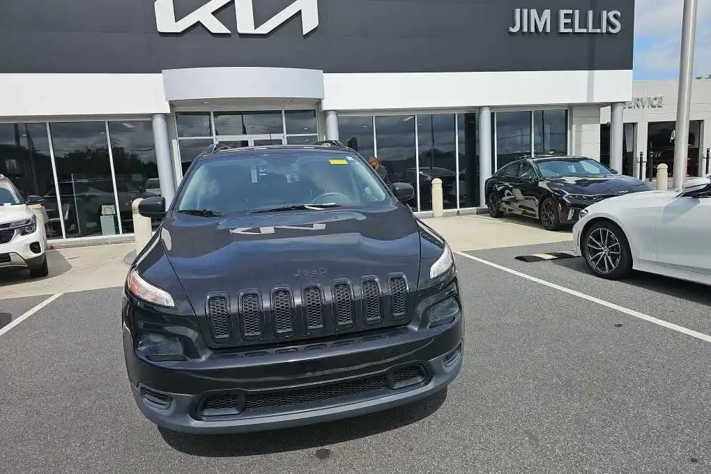 2017 Jeep Cherokee Sport Altitude's photo