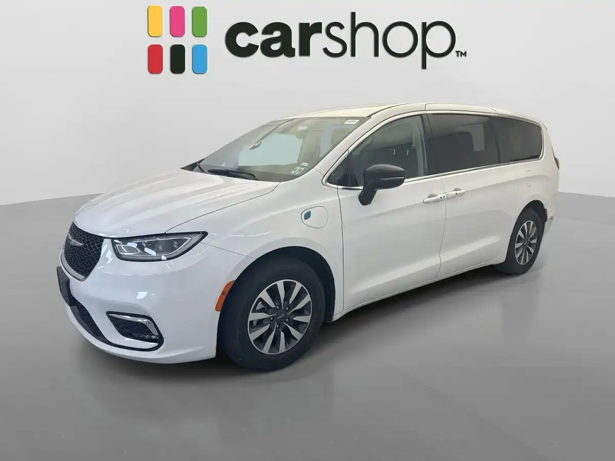 2024 Chrysler Pacifica Hybrid Select PHEV's photo