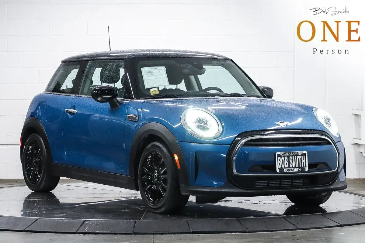 2023 MINI Hardtop Cooper photo 1