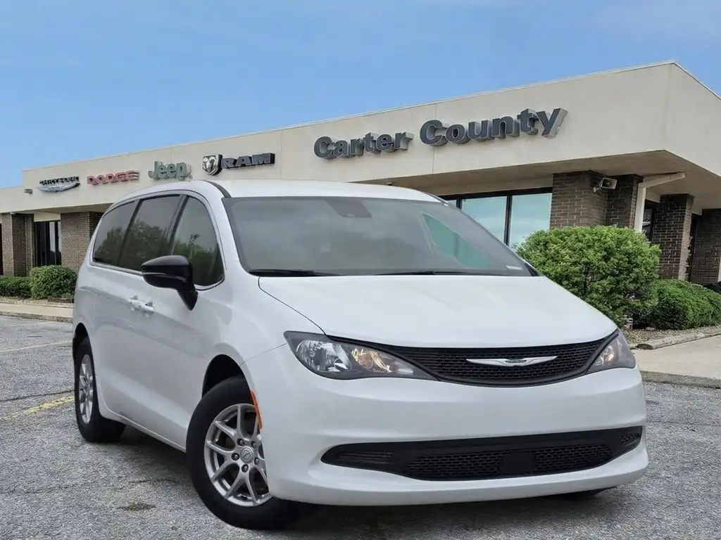 2026 Chrysler Voyager LX's photo