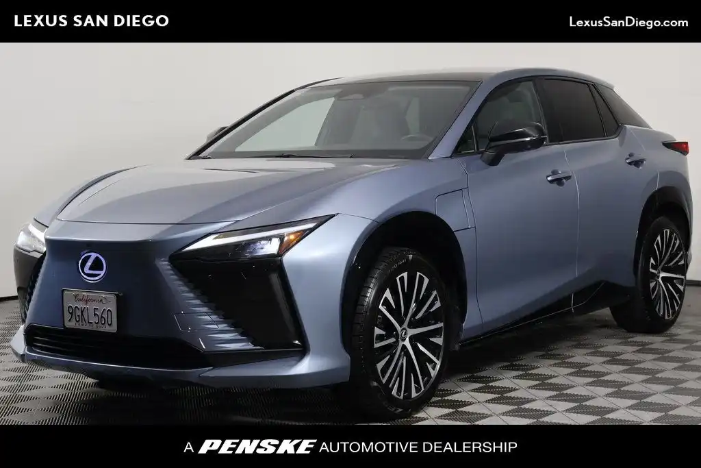 2023 Lexus RZ 450e 450e Luxury AWD's photo