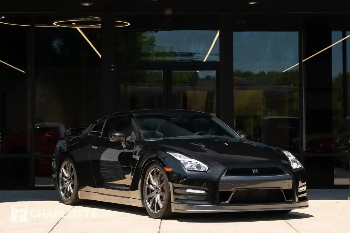 2015 Nissan GT-R Premium's photo