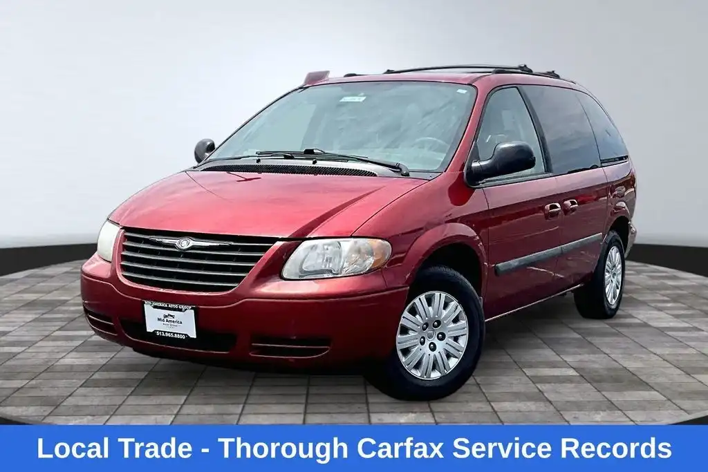 2005 Chrysler Town & Country SWB's photo