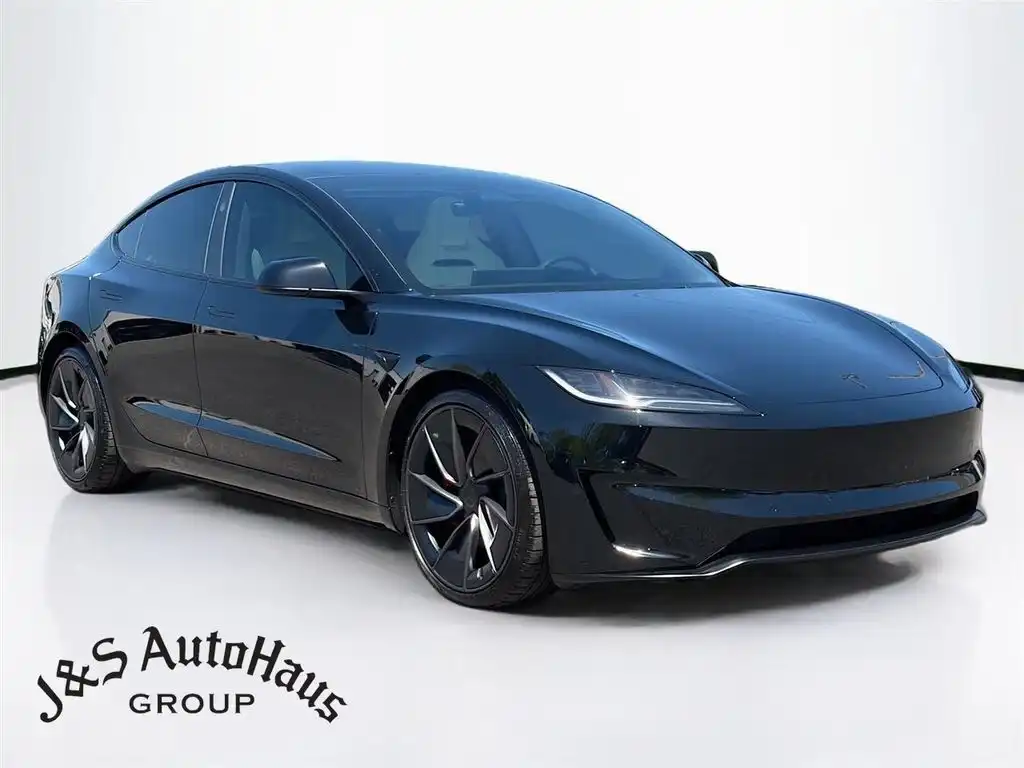 2025 Tesla Model 3 Performance's photo