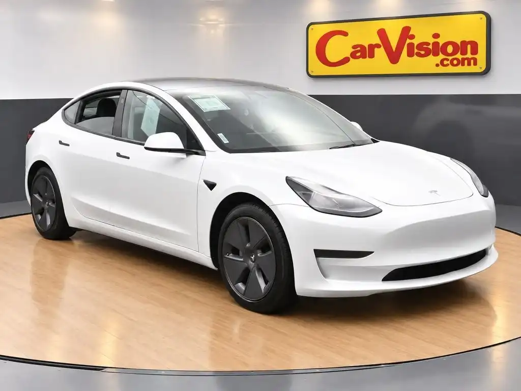 2021 Tesla Model 3 Standard Range Plus's photo