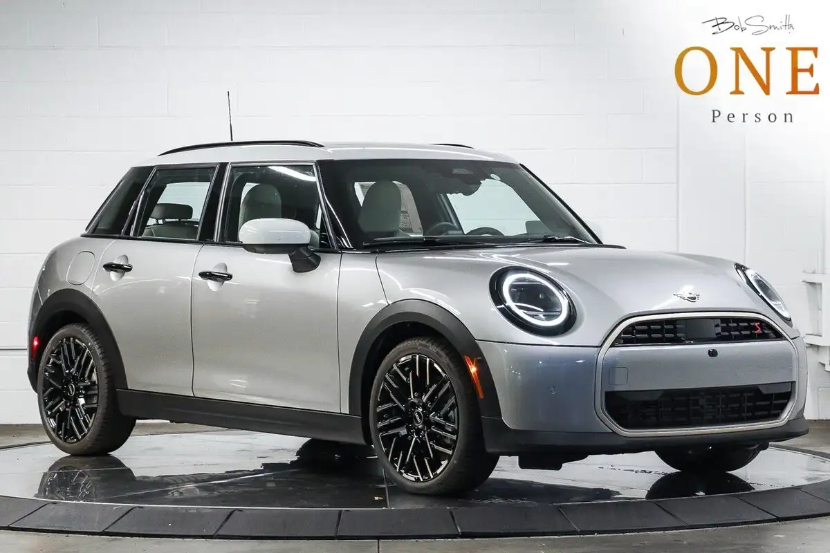 2026 MINI Hardtop Cooper S's photo