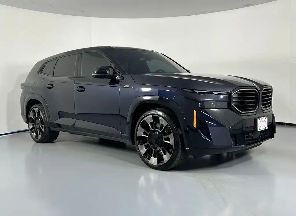 2023 BMW XM Base's photo