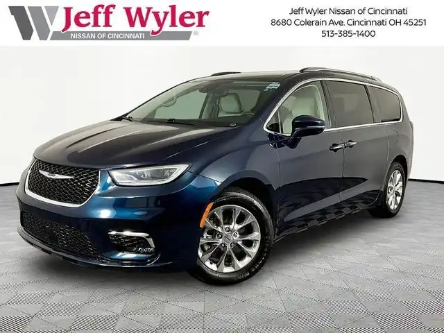 2021 Chrysler Pacifica Touring L's photo