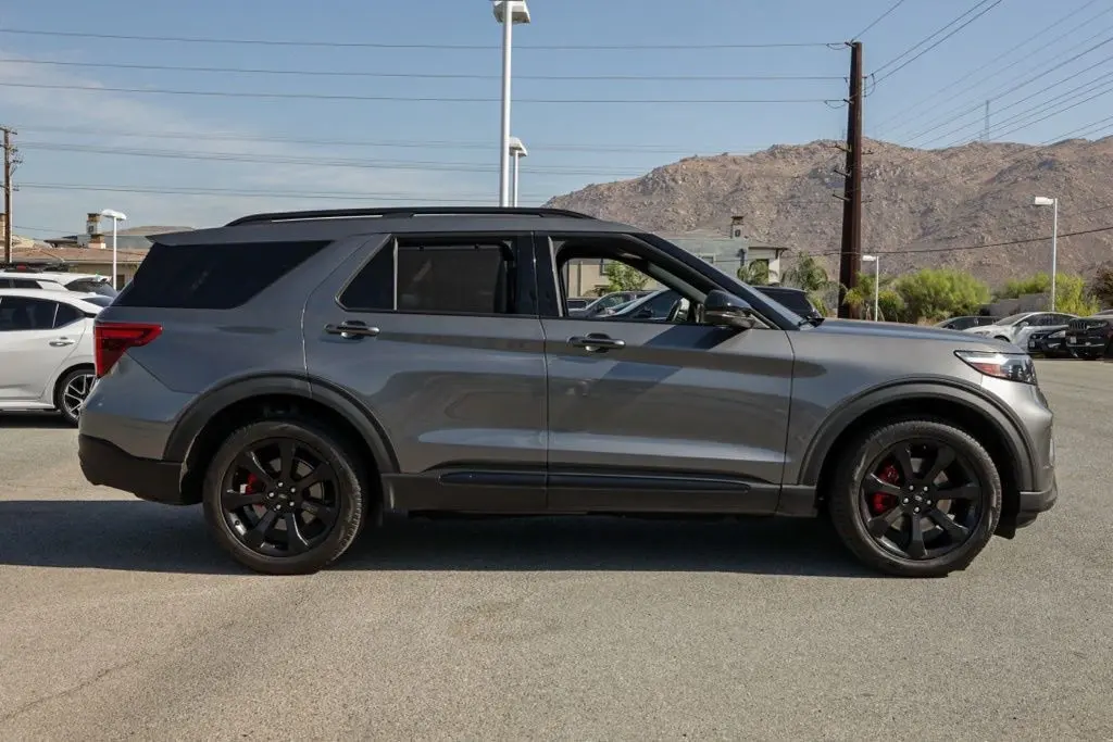 2023 Ford Explorer ST 4WD photo 3