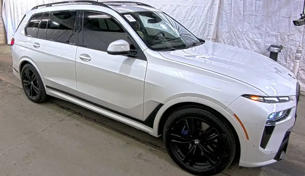 2023 BMW X7 xDrive40i's photo