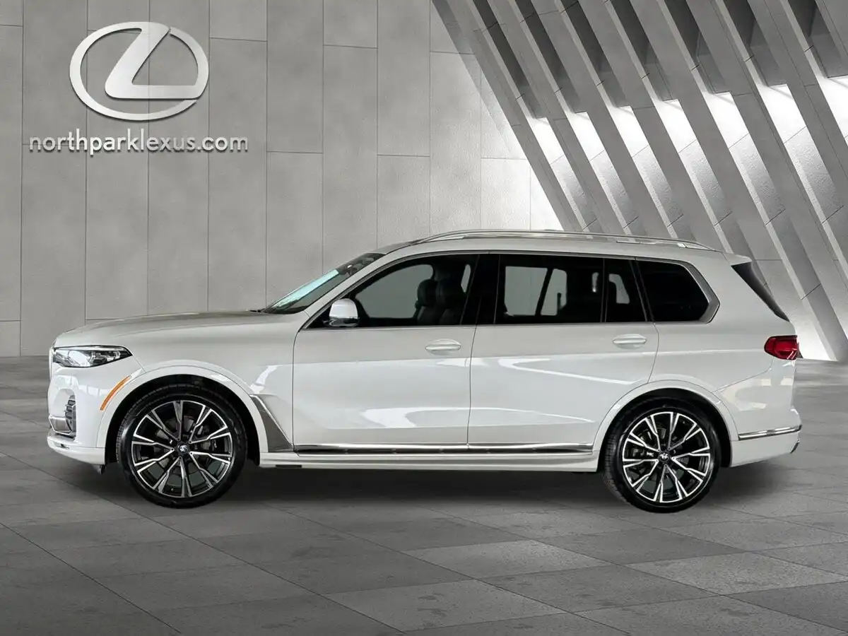 2021 BMW X7 xDrive40i's photo
