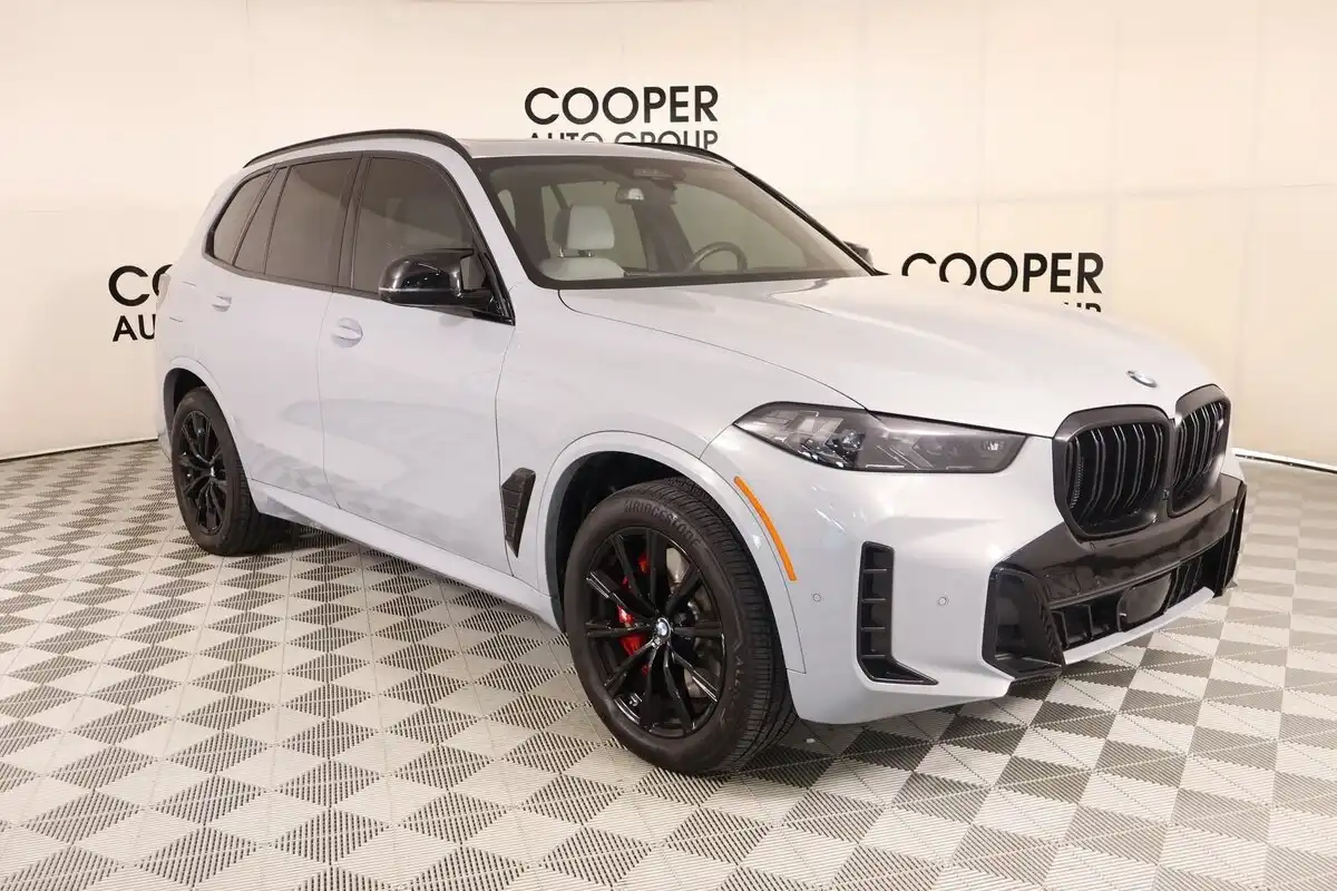2025 BMW X5 M60i's photo
