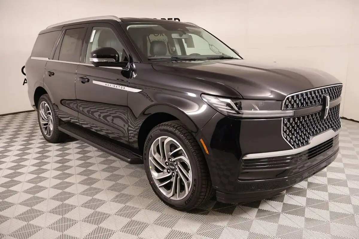2027 Lincoln Navigator Premiere AWD's photo