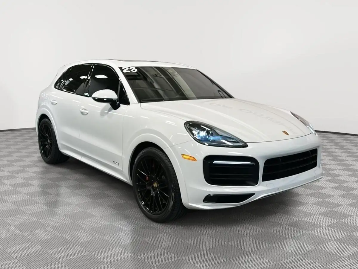 2023 Porsche Cayenne GTS's photo