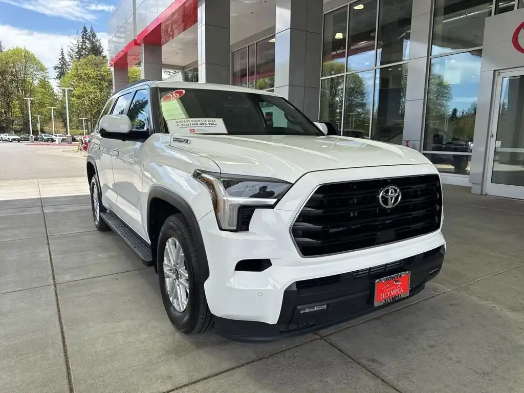 2026 Toyota Sequoia SR5 4WD i-FORCE MAX Hybrid's photo