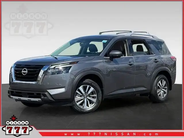 2025 Nissan Pathfinder SL 2WD's photo