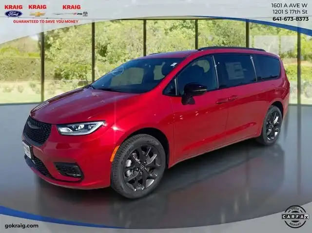 2026 Chrysler Pacifica Select AWD's photo