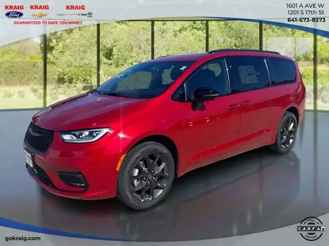 2026 Chrysler Pacifica Select AWD's photo