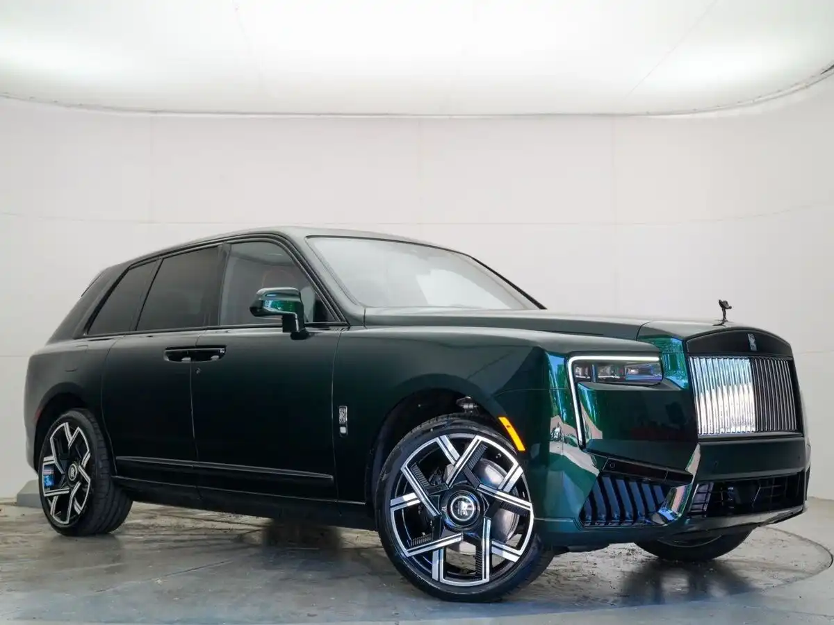 2027 Rolls-Royce Cullinan Black Badge's photo