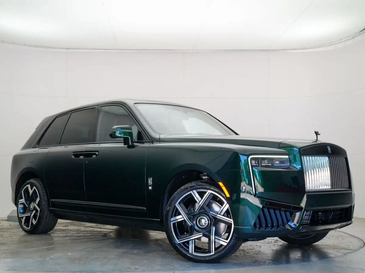 2027 Rolls-Royce Cullinan Black Badge's photo