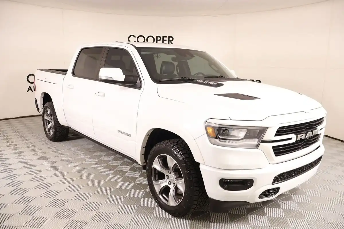 2019 RAM 1500 Laramie 4x4 Crew Cab 5'7's photo