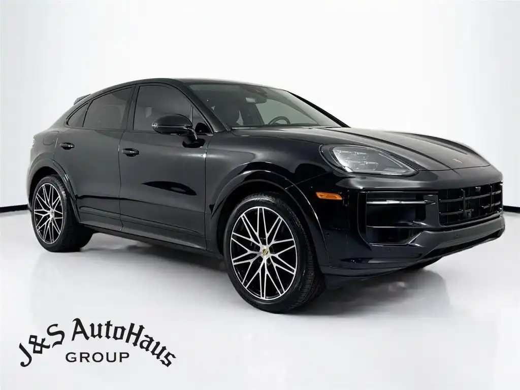 2025 Porsche Cayenne Base's photo