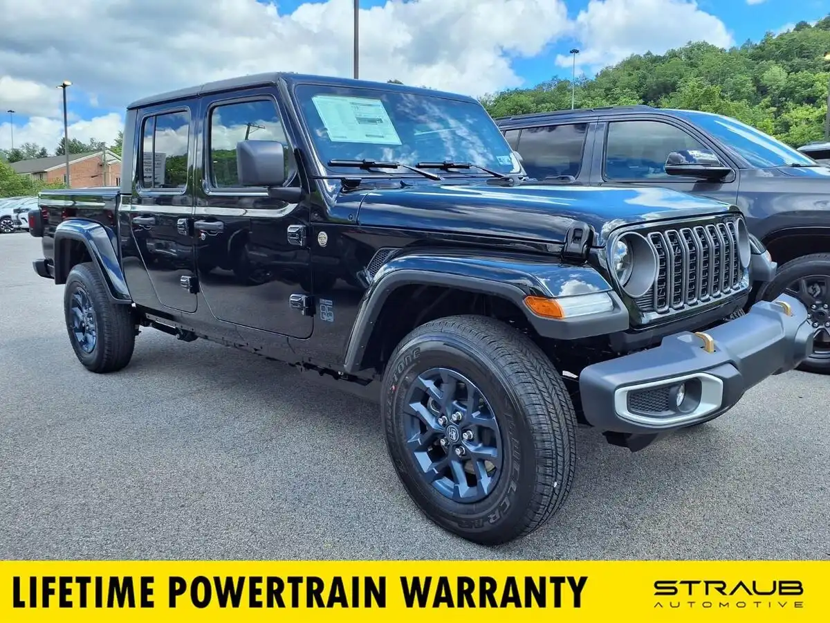 2026 Jeep Gladiator 85th Anniversary Edition Auto's photo